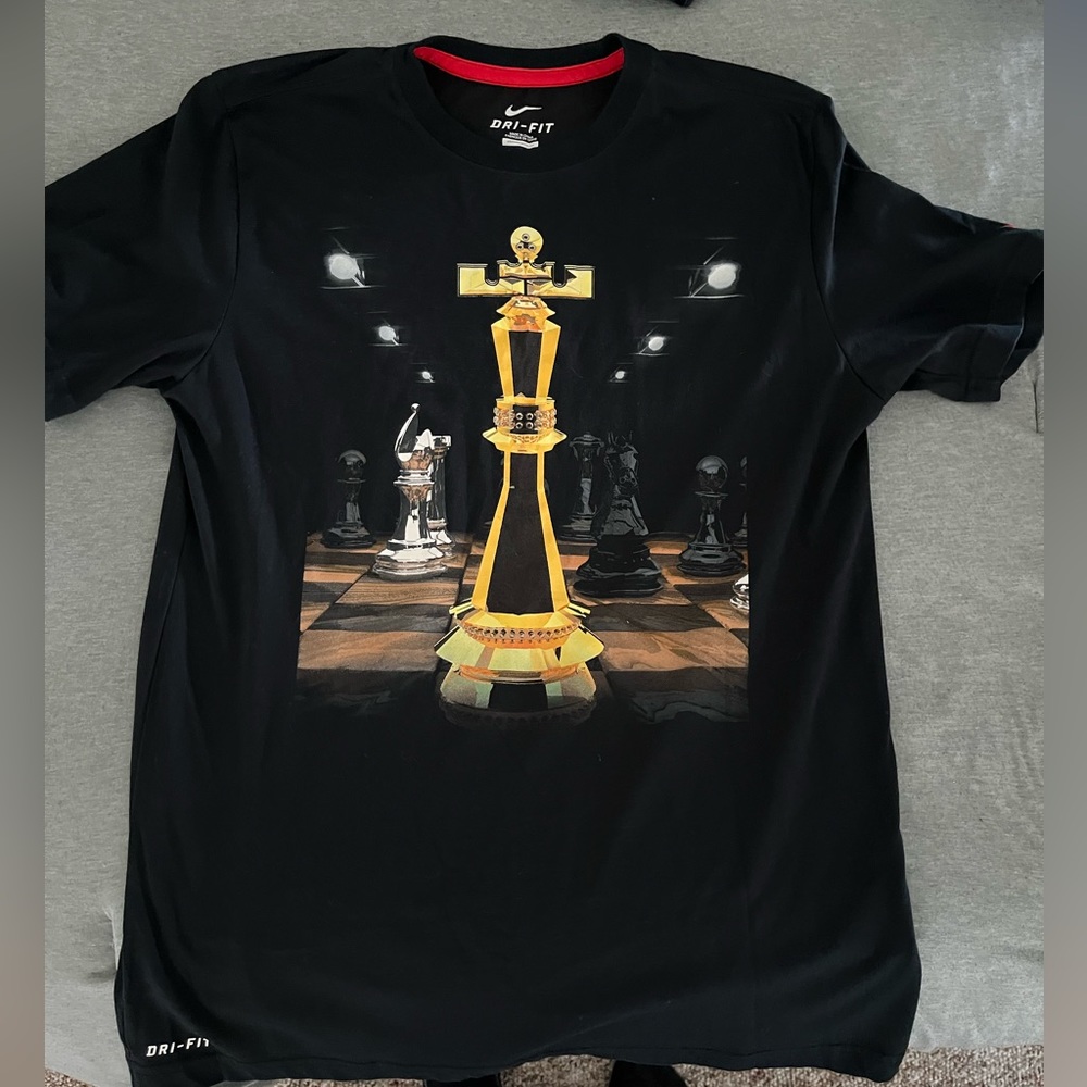 Men’s Lebron tee